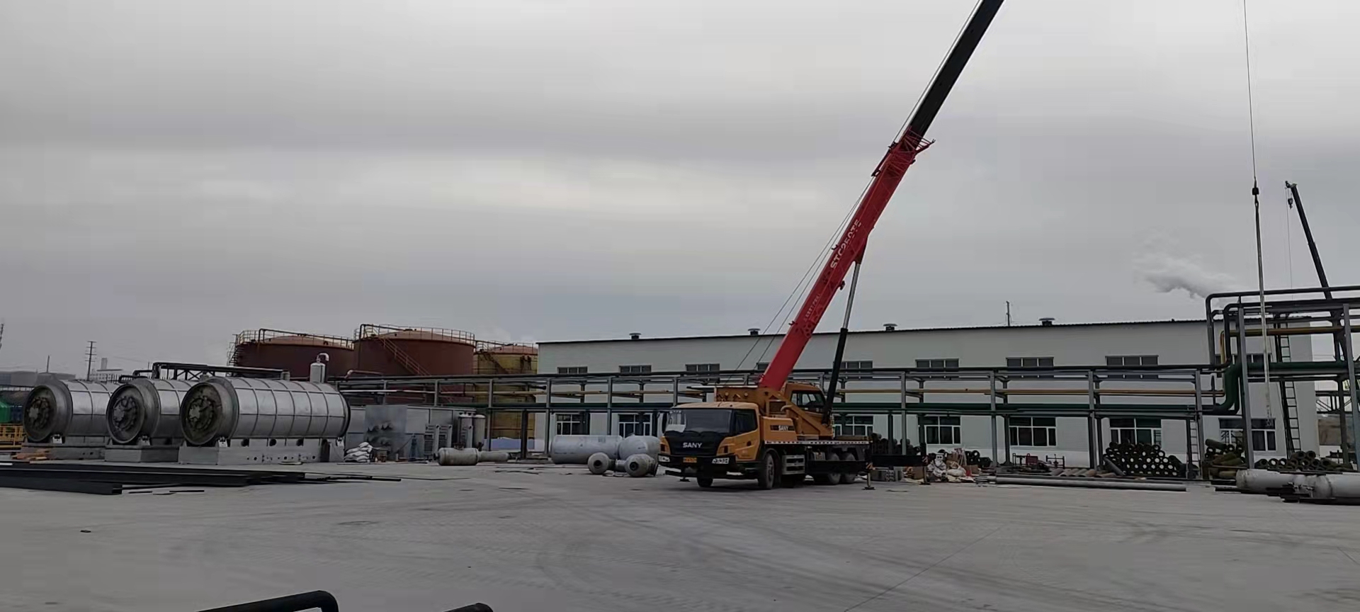 6臺煤焦油渣回收處理設(shè)備安裝完成等待試車